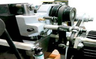 КОНСТРУКЦИЯ ПИЛЬНОГО БЛОКА Пильный блок – является третьим наиболее важным преиму-ществом станков серии P-45. Точность линейных перемещений агрегата обеспечивают цилиндрические направляющие опоры. Благодаря поворотным сегментам, двигающимся по направляющ КОНСТРУКЦИЯ ПИЛЬНОГО БЛОКА Пильный блок – является третьим наиболее важным преиму-ществом станков серии P-45. Точность линейных перемещений агрегата обеспечивают цилиндрические направляющие опоры. Благодаря поворотным сегментам, двигающимся по направляющ