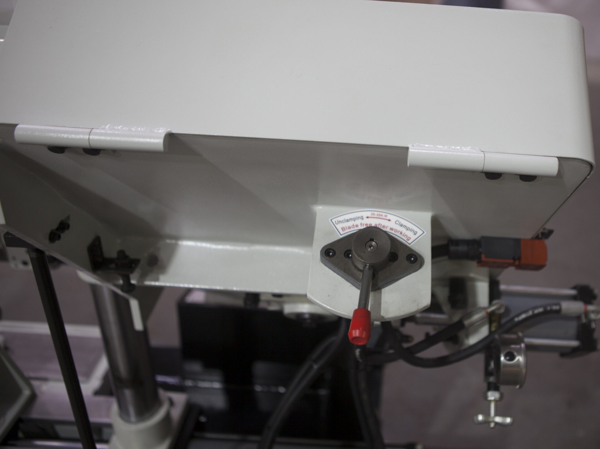 Станок ленточнопильный полуавтоматический Stalex TGK-4235 Станок ленточнопильный полуавтоматический Stalex TGK-4235