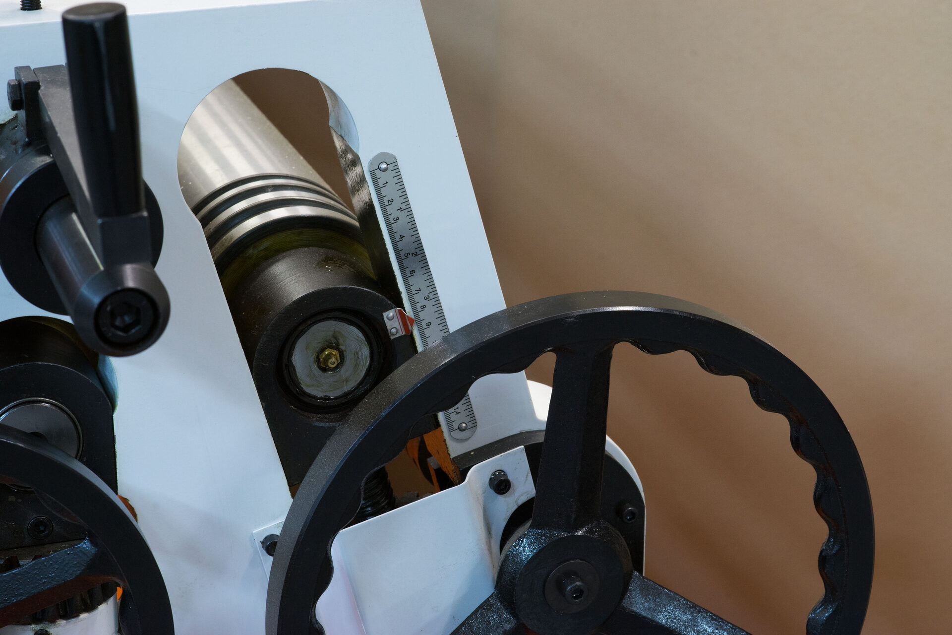 Электромеханический вальцовочный станок Stalex ESR-1300х6.5