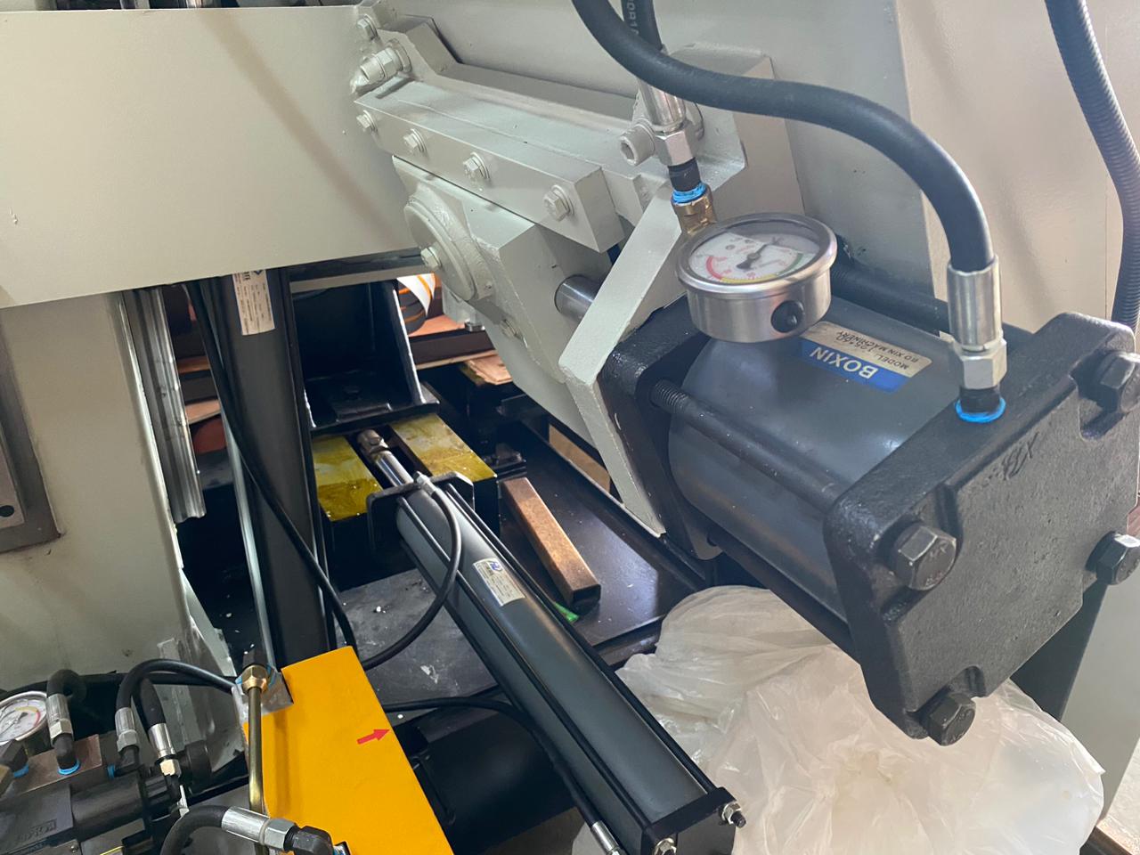 Станок ленточнопильный полуавтоматический двухколонный Stalex SBS-650