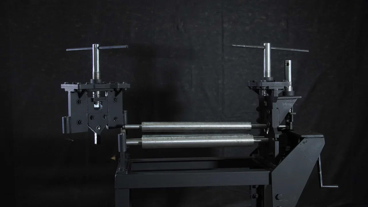 Станок вальцовочный трех-валковый ручной RM-1500х2 Станок вальцовочный трех-валковый ручной RM-1500х2