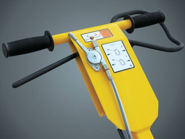 Кнопка безопасности и устройство защиты от перемены направления. Кнопка безопасности и устройство защиты от перемены направления.