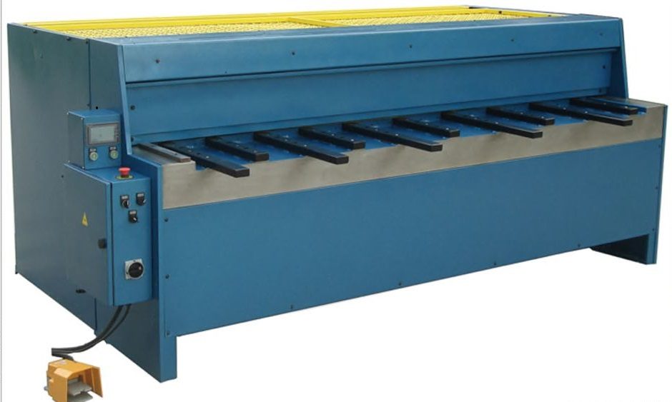 Электромеханическая гильотина Q11 3x1250NC ТТМС