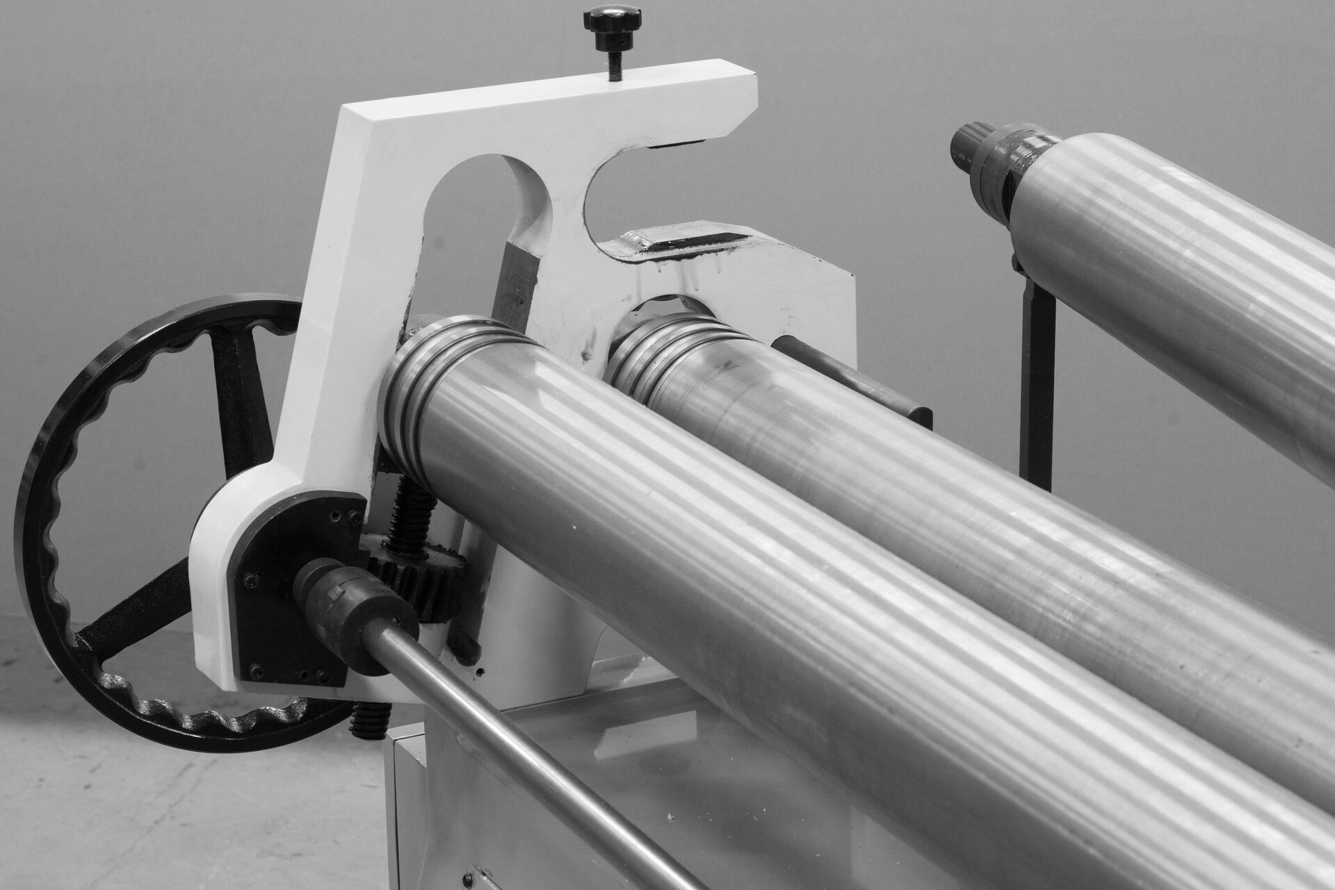 Электромеханический вальцовочный станок Stalex ESR-1300х6.5 Электромеханический вальцовочный станок Stalex ESR-1300х6.5