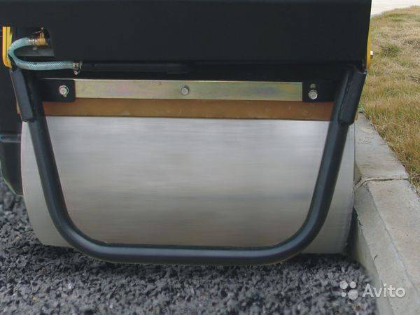 Кнопка безопасности и устройство защиты от перемены направления. Кнопка безопасности и устройство защиты от перемены направления.