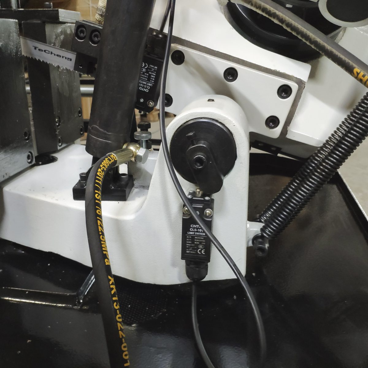 Гидравлический ленточнопильный станок Stalex SBS-250B